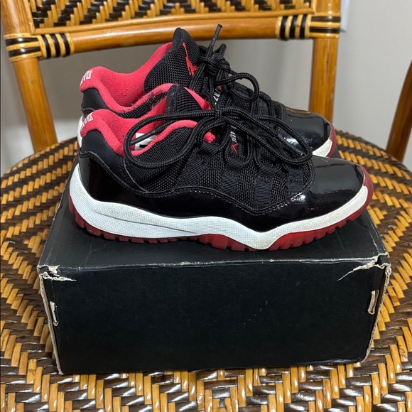 Jordan 11 Low Bred 11C 505835-012 - Picture 3 of 7